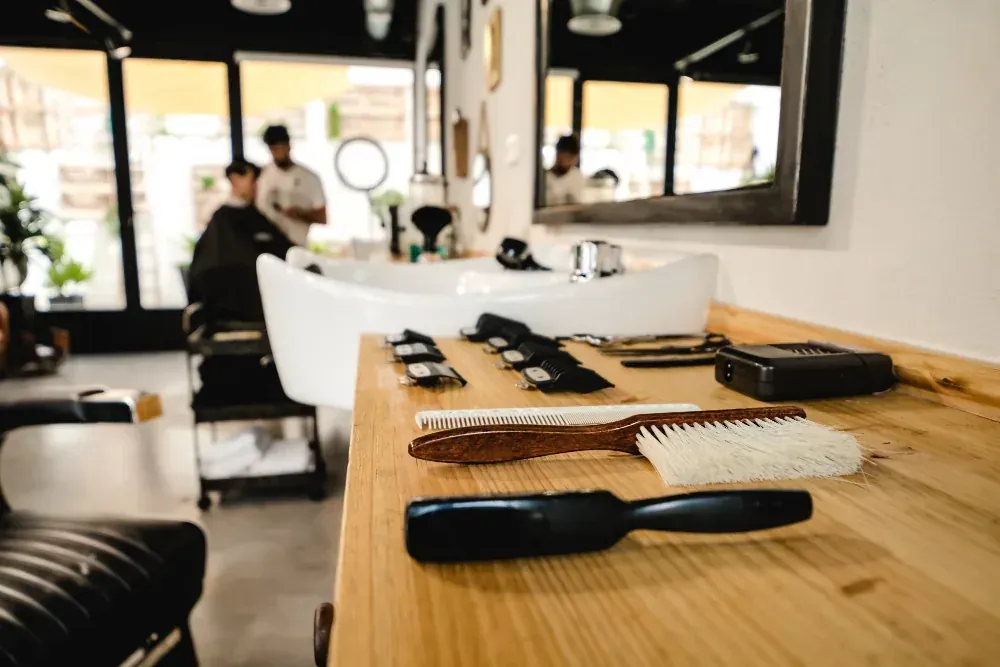 Coiffeur homme et barbier — aperçu visuel 3